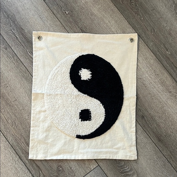 Urban Outfitters Yin Yang Tufted Tapestry - Picture 2 of 5